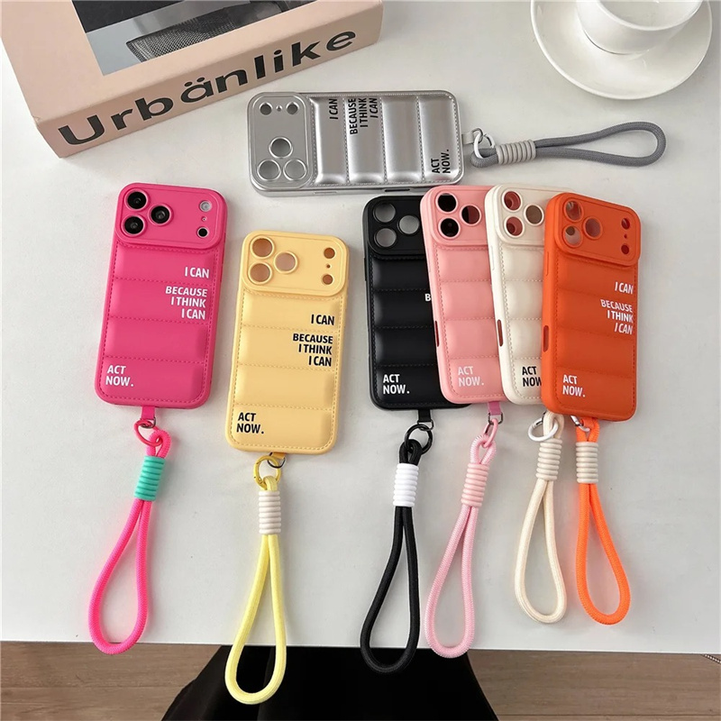 Lanyard Anime Logo - ミニマリストダウンジャケット風英語レタープリント、ストラップ付き、素敵なシリコンケース、iPhone 17 16 15 14 13